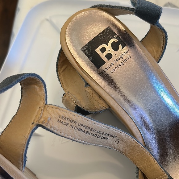 Leather BC platform shoes.  2 1/2 inches high.  Size 7 1/2, great condition. - Picture 4 of 4